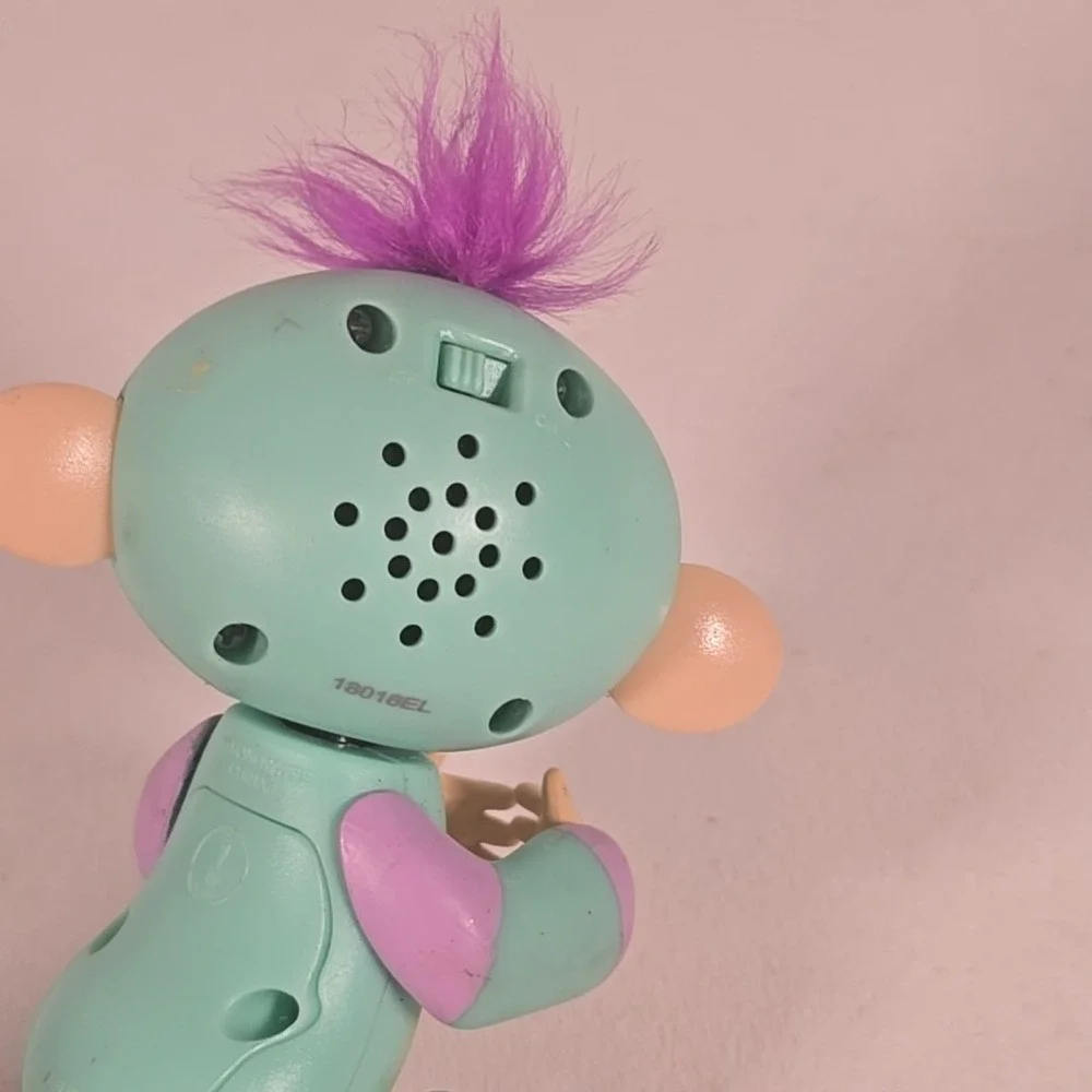 Fingerling‎ Rainbow Monkey- Heads Eyes Move Talks Electronic + Mini